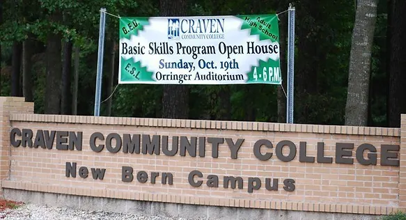 craven community college banner by elite sign services